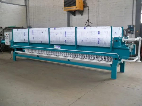 VERLICCHI S.R.L. fornisce un filtro-pressa VR VI 800x800 a una azienda greca