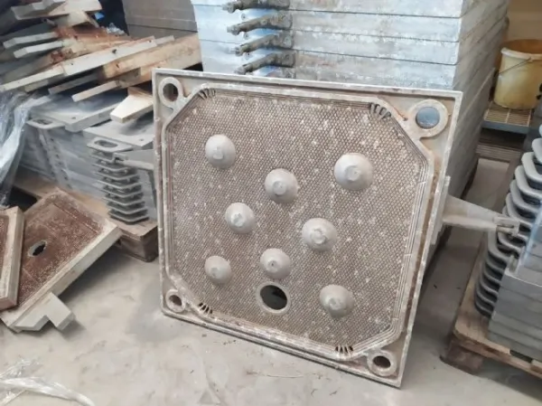 N.25 piastre in alluminio 800x800 con foro basso e 4 scarichi collettori